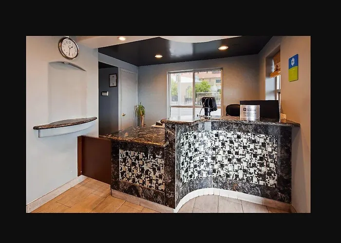 Downtown 3*