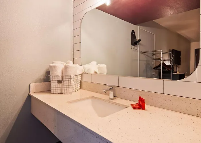 Motel Downtown 3*