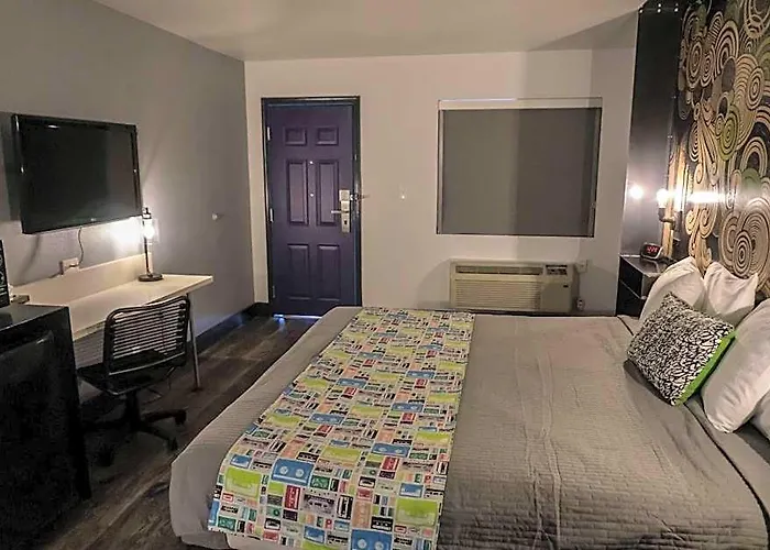 Motel Downtown 3*