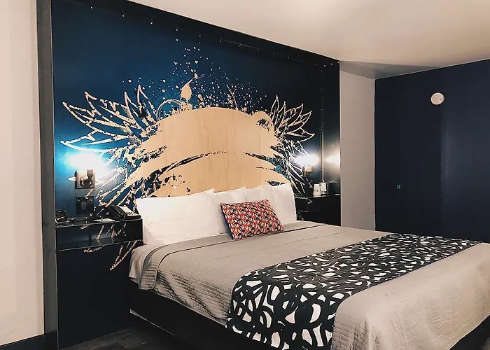 Downtown 3*